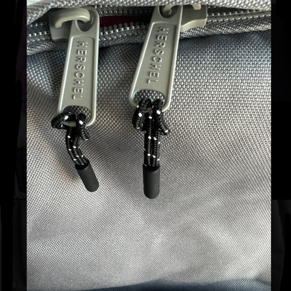 Herschel Classic Backpack XL Gray Grey Black School Backpack Laptop Bag Travel - Picture 6 of 6